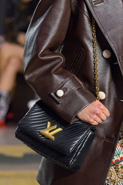 Look 32